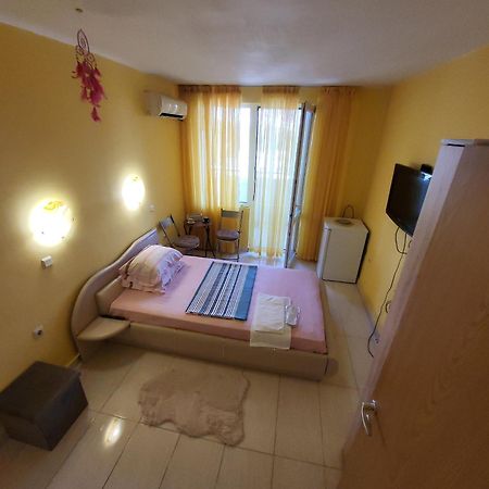 Apartamenti Ivaia Appartement Varna Buitenkant foto
