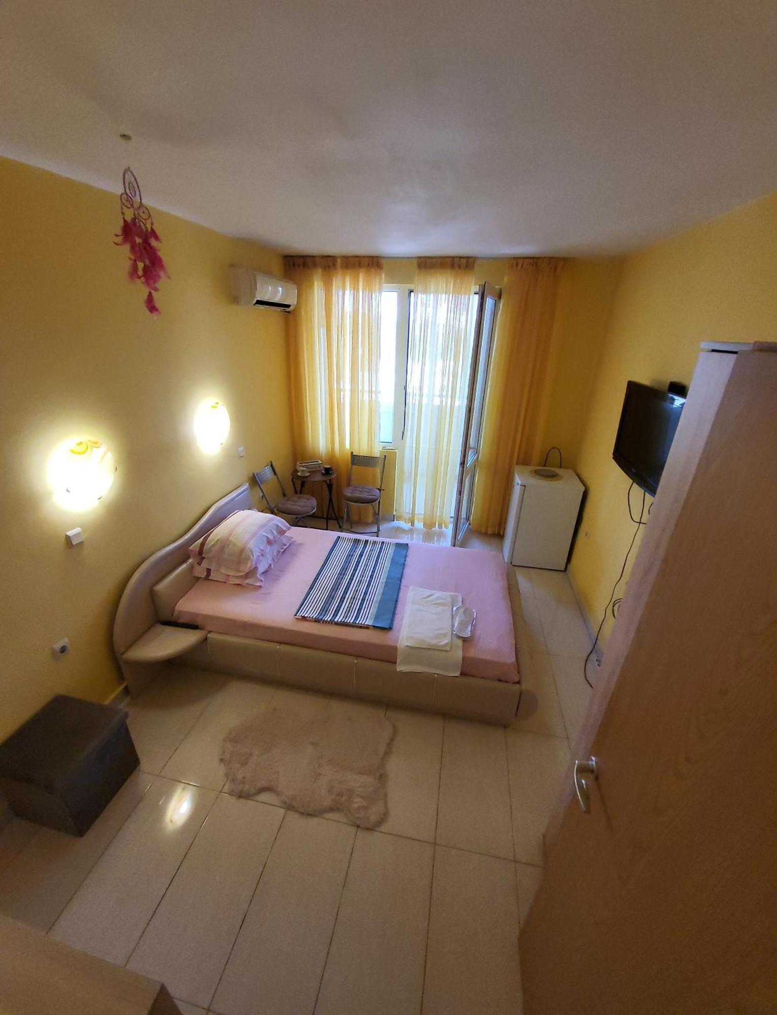 Apartamenti Ivaia Appartement Varna Buitenkant foto