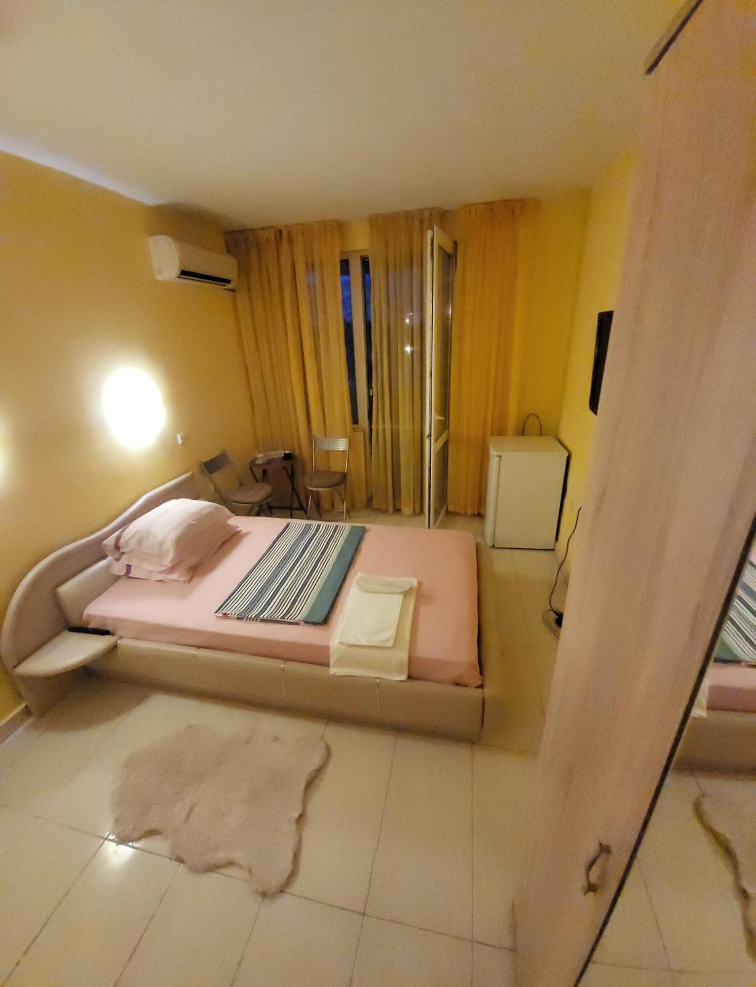 Apartamenti Ivaia Appartement Varna Buitenkant foto